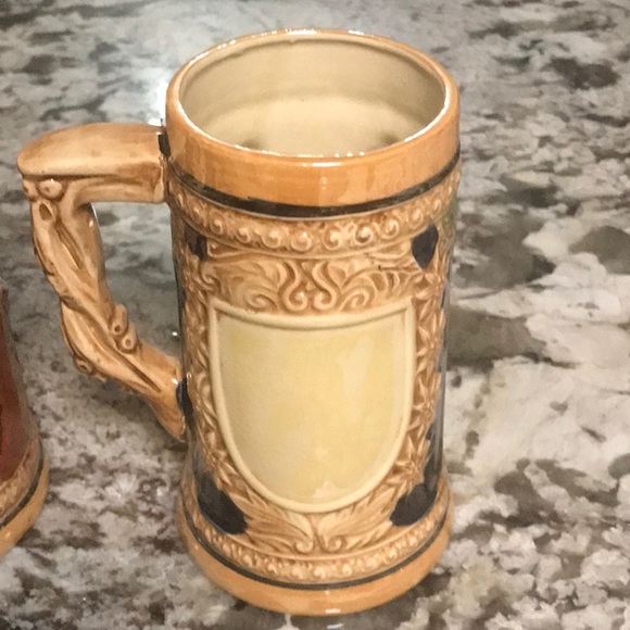 Set of 2 vintage identical hand painted beer steins German style - Picture 5 of 12